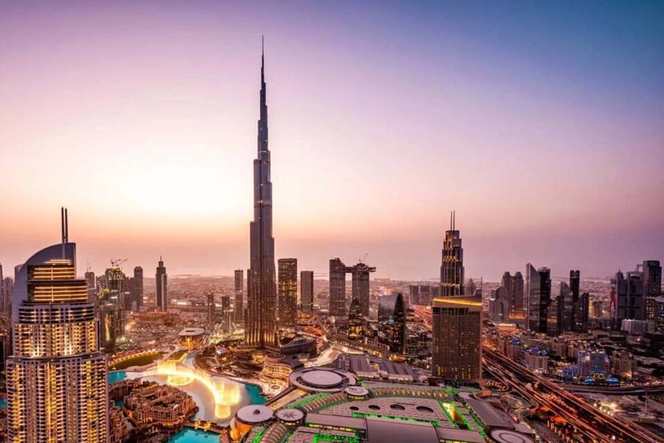 Panoramic views of iconic Dubai landmarks